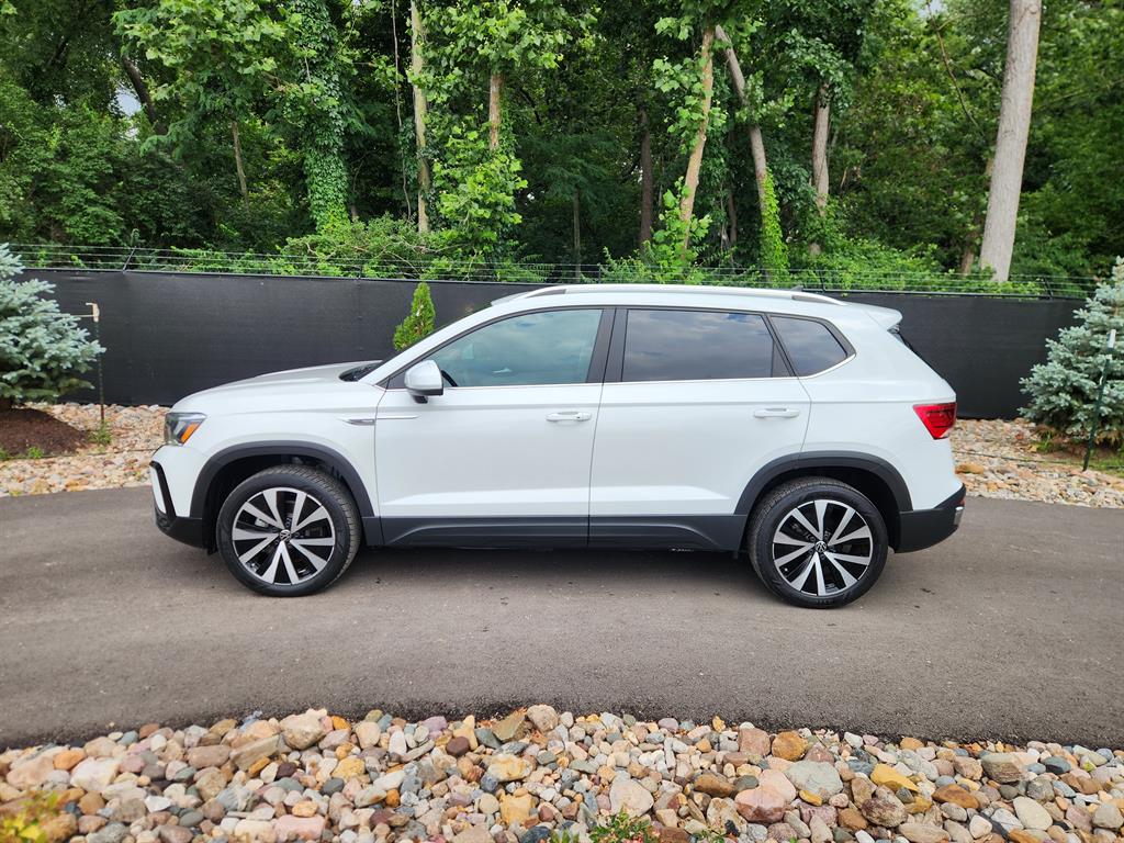 Used 2022 Volkswagen Taos SE with VIN 3VVSX7B27NM020585 for sale in Kansas City