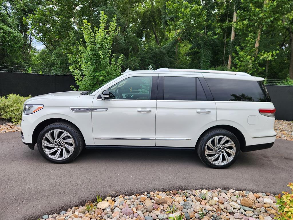 Used 2022 Lincoln Navigator Reserve with VIN 5LMJJ2LT9NEL03459 for sale in Kansas City