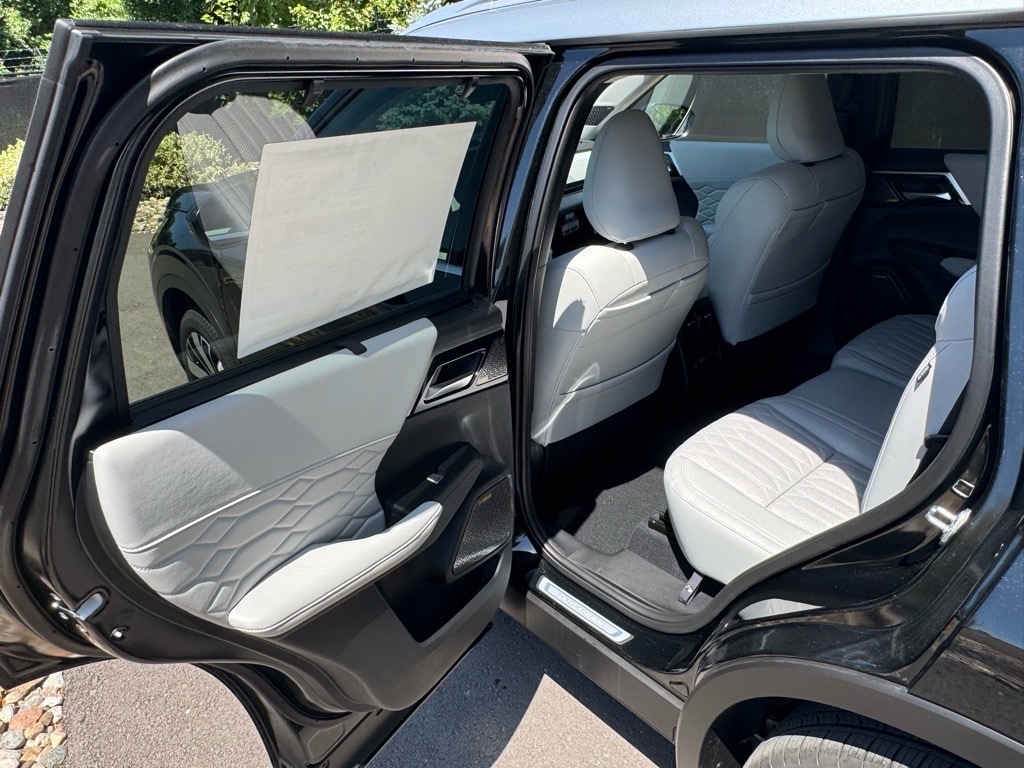 2025 Mitsubishi Outlander SEL Platinum Edition - Photo 20