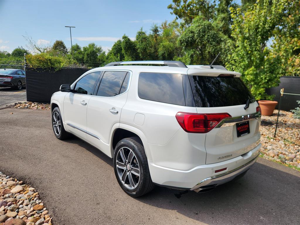 2018 Gmc Acadia Denali photo 2