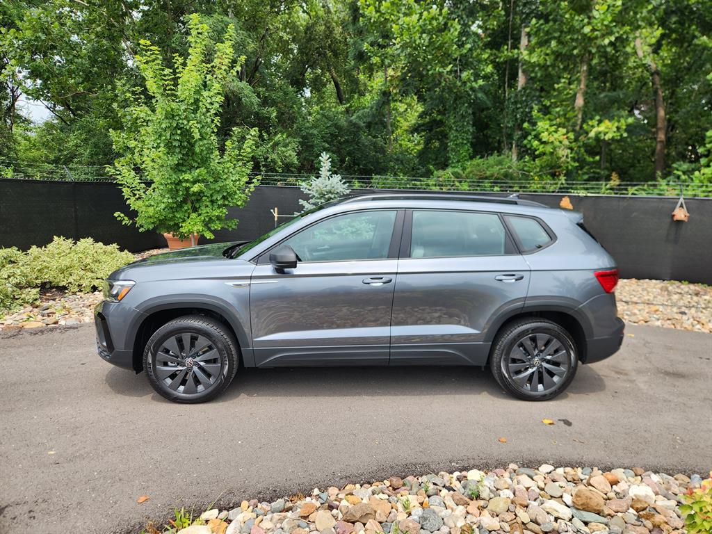 Used 2024 Volkswagen Taos S with VIN 3VV5X7B29RM104202 for sale in Kansas City