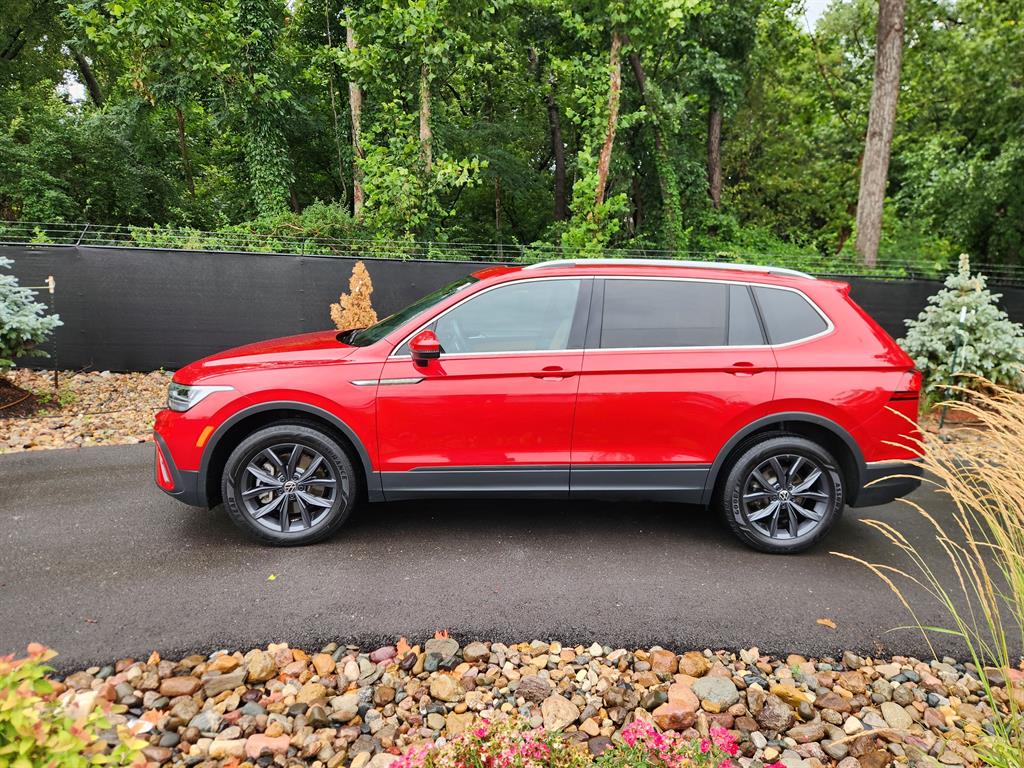 Used 2022 Volkswagen Tiguan SE with VIN 3VV2B7AX9NM057536 for sale in Kansas City