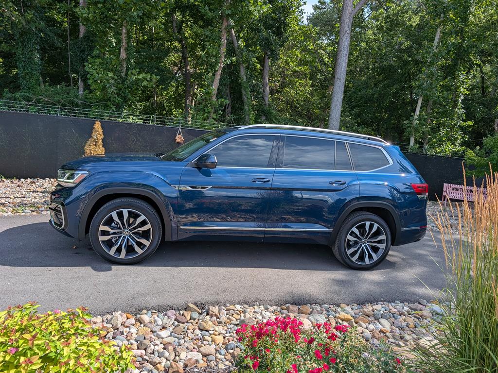 Used 2021 Volkswagen Atlas SEL Premium R-Line with VIN 1V2FR2CA6MC578882 for sale in Kansas City