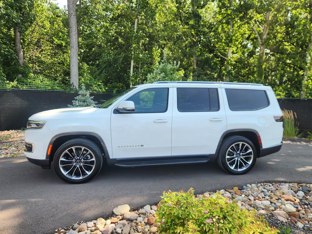 Used 2022 Jeep Wagoneer Series II with VIN 1C4SJVBT5NS113495 for sale in Kansas City