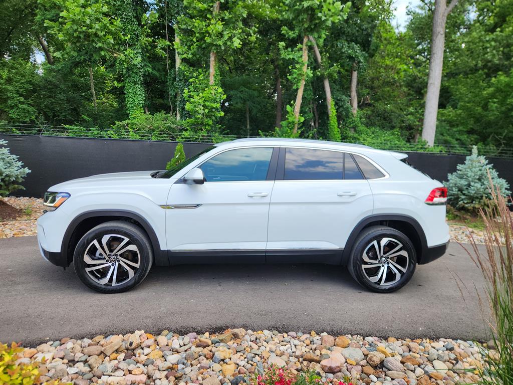 Used 2022 Volkswagen Atlas Cross Sport SEL with VIN 1V2BE2CA9NC216265 for sale in Kansas City