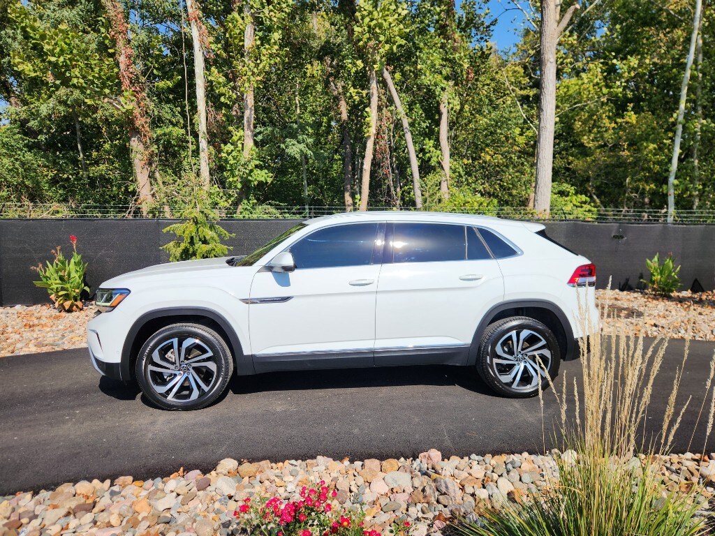 Used 2020 Volkswagen Atlas Cross Sport SEL Premium with VIN 1V2NE2CA9LC221752 for sale in Kansas City