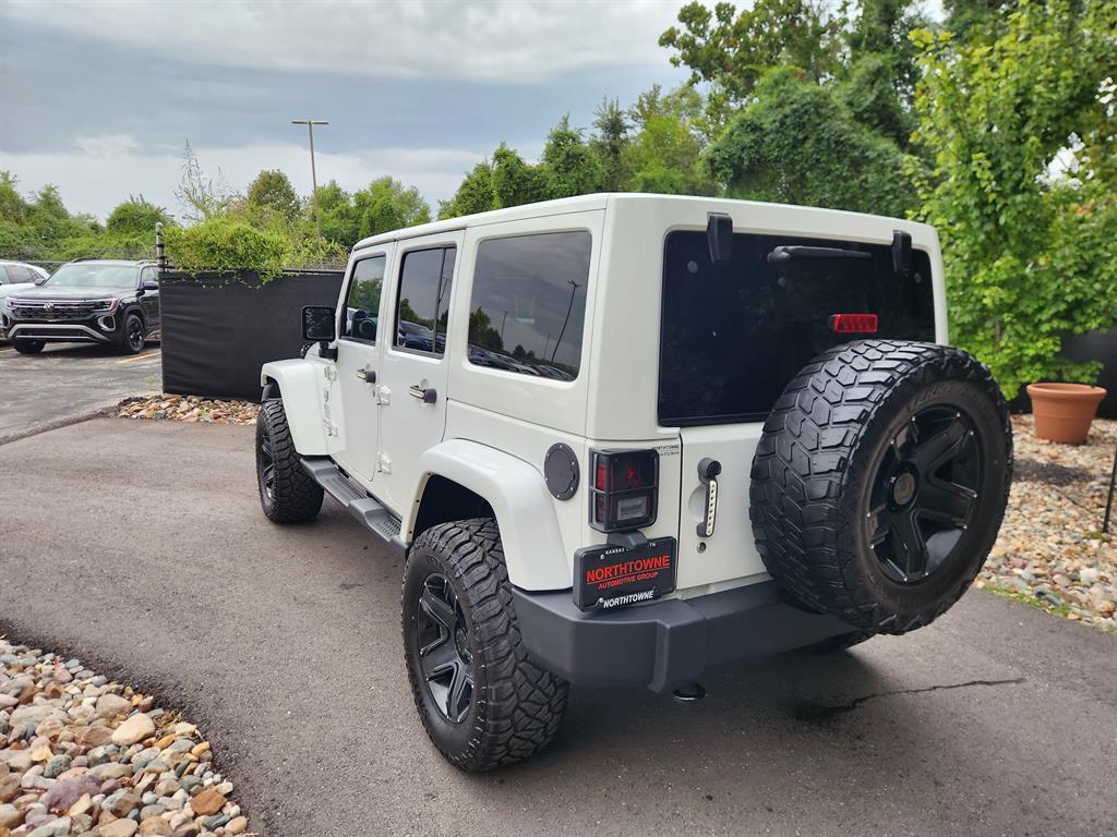 2012 Jeep Wrangler Unlimited Sahara photo 3