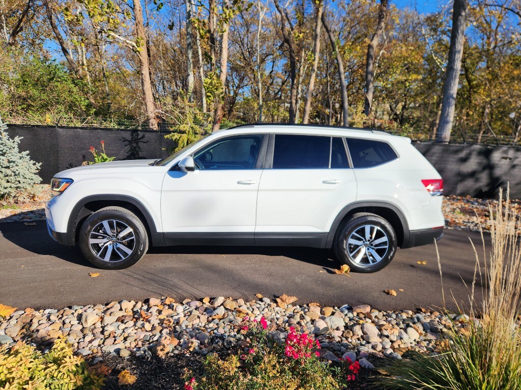 Used 2022 Volkswagen Atlas SE with VIN 1V2LP2CA4NC502006 for sale in Kansas City