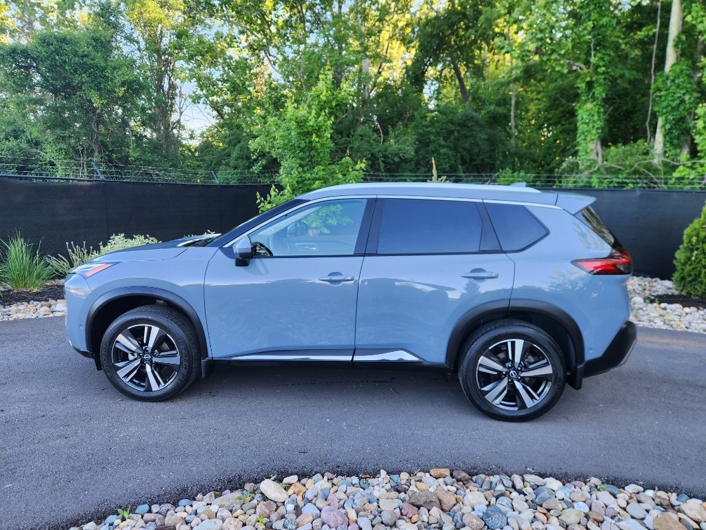 Used 2023 Nissan Rogue Platinum with VIN JN8BT3DDXPW307945 for sale in Kansas City