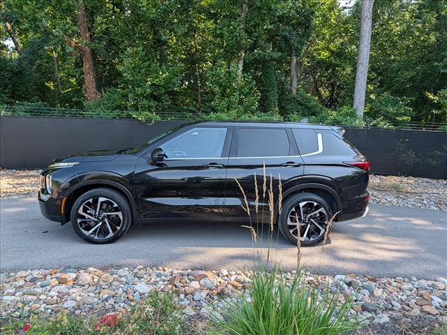 Used 2024 Mitsubishi Outlander SE with VIN JA4J4VA86RZ085682 for sale in Kansas City
