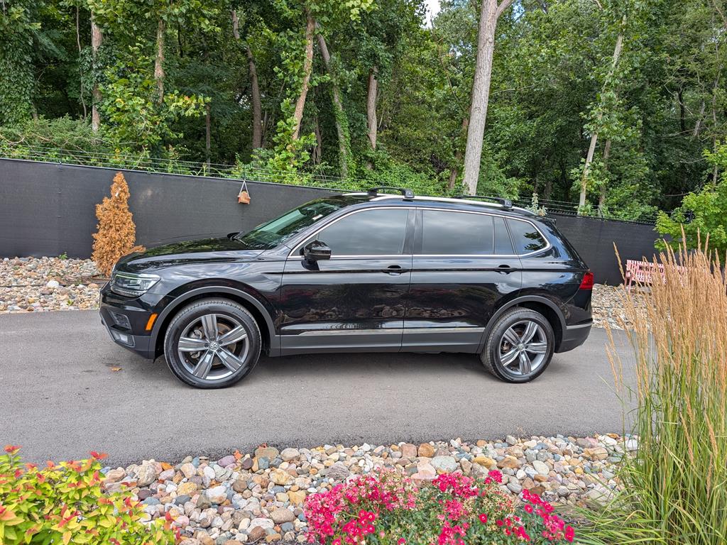 Used 2018 Volkswagen Tiguan SEL Premium with VIN 3VV4B7AX4JM121288 for sale in Kansas City