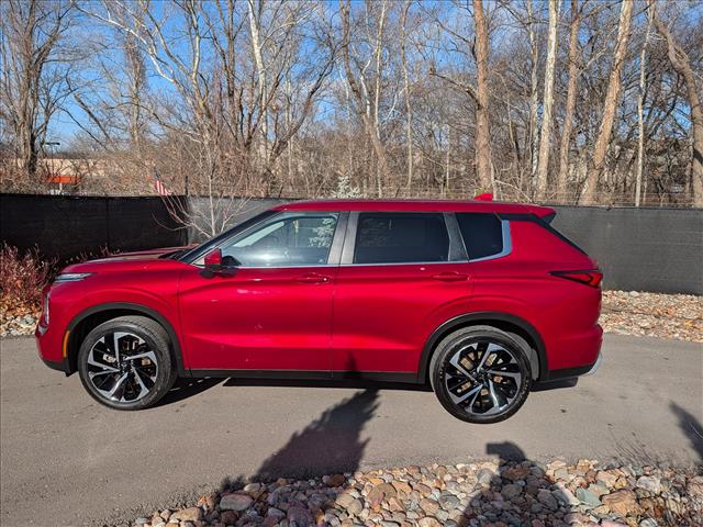 Used 2024 Mitsubishi Outlander SE with VIN JA4J4VA83RZ031885 for sale in Kansas City