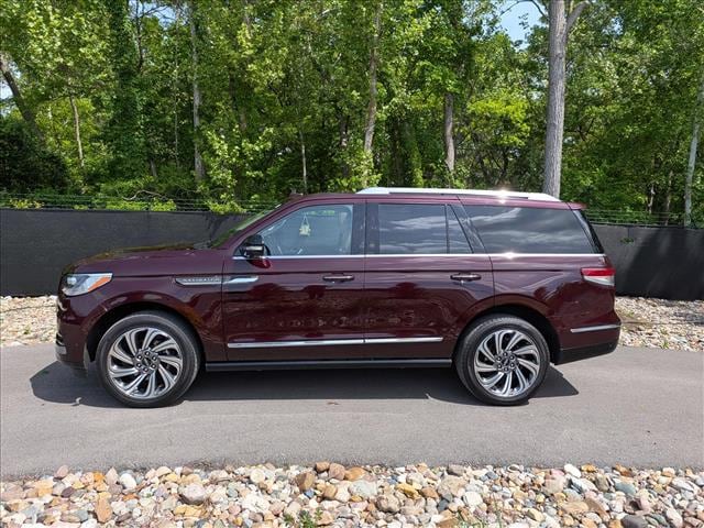 Used 2024 Lincoln Navigator Reserve with VIN 5LMJJ2LG4REL03300 for sale in Kansas City