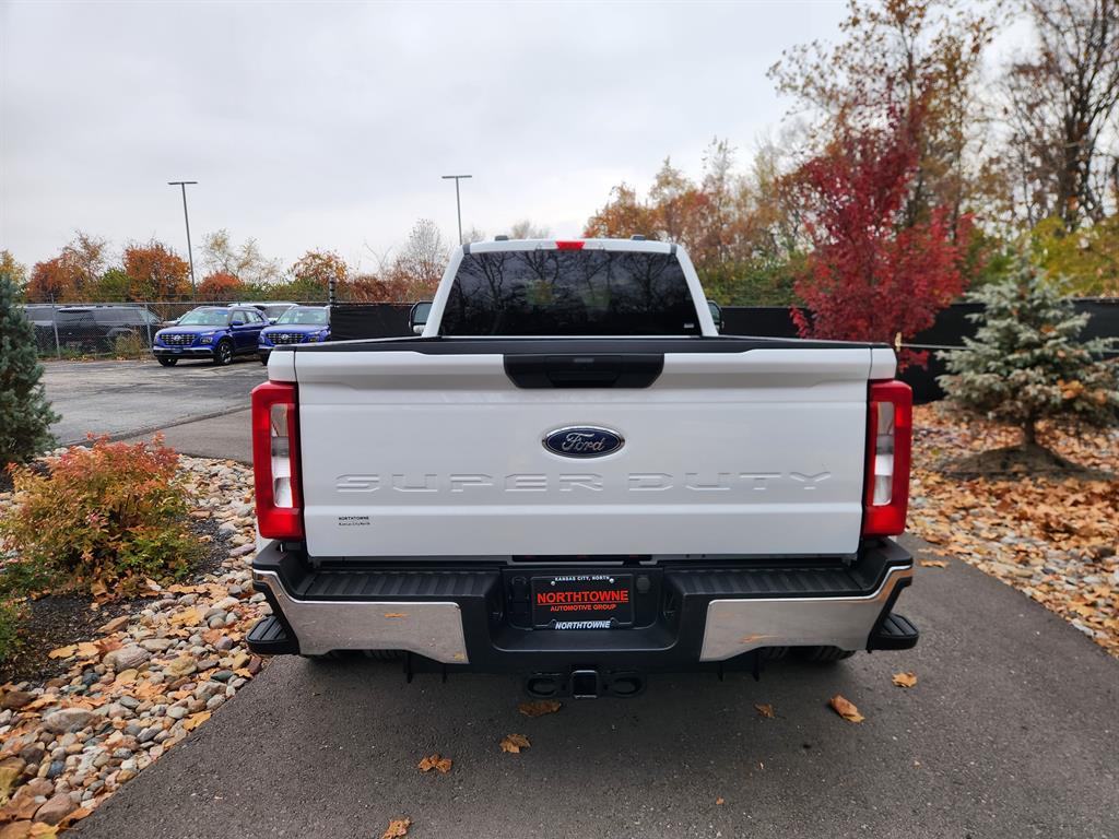 2024 Ford F-350 photo 4