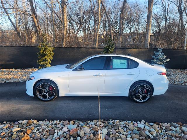 2024 Alfa Romeo Giulia Ti - VELOCE photo 2