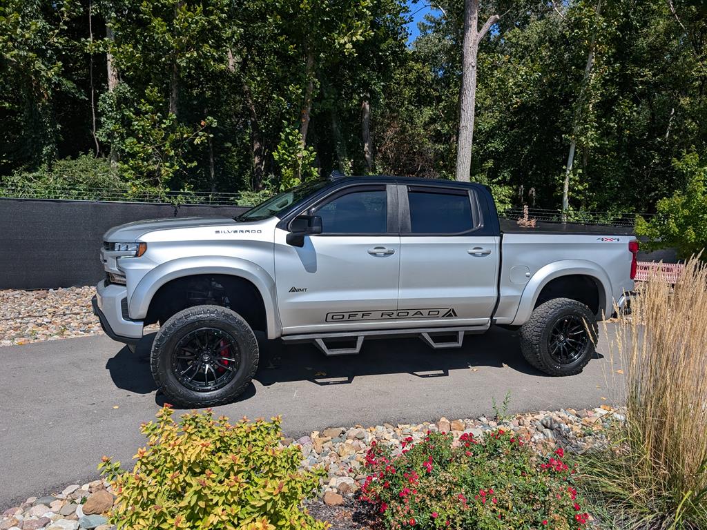 2021 Chevrolet Silverado 1500 RST photo 2