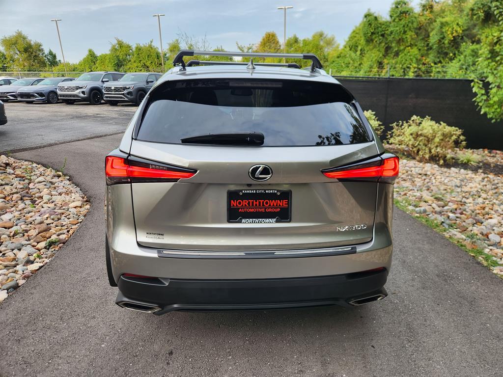 2021 Lexus NX 300 photo 4
