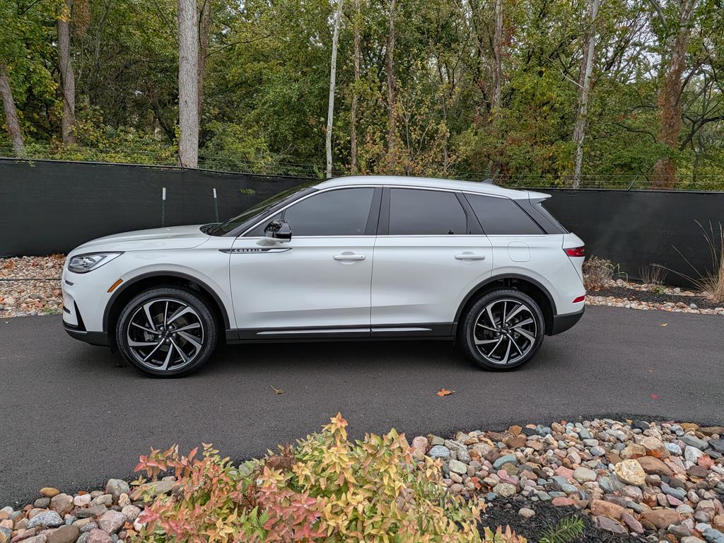 2023 Lincoln Corsair Reserve photo 2