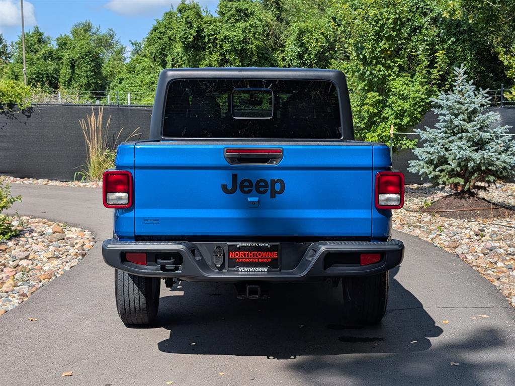 2023 Jeep Gladiator Sport photo 4