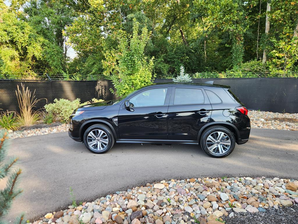 2024 Mitsubishi Outlander Sport ES photo 2