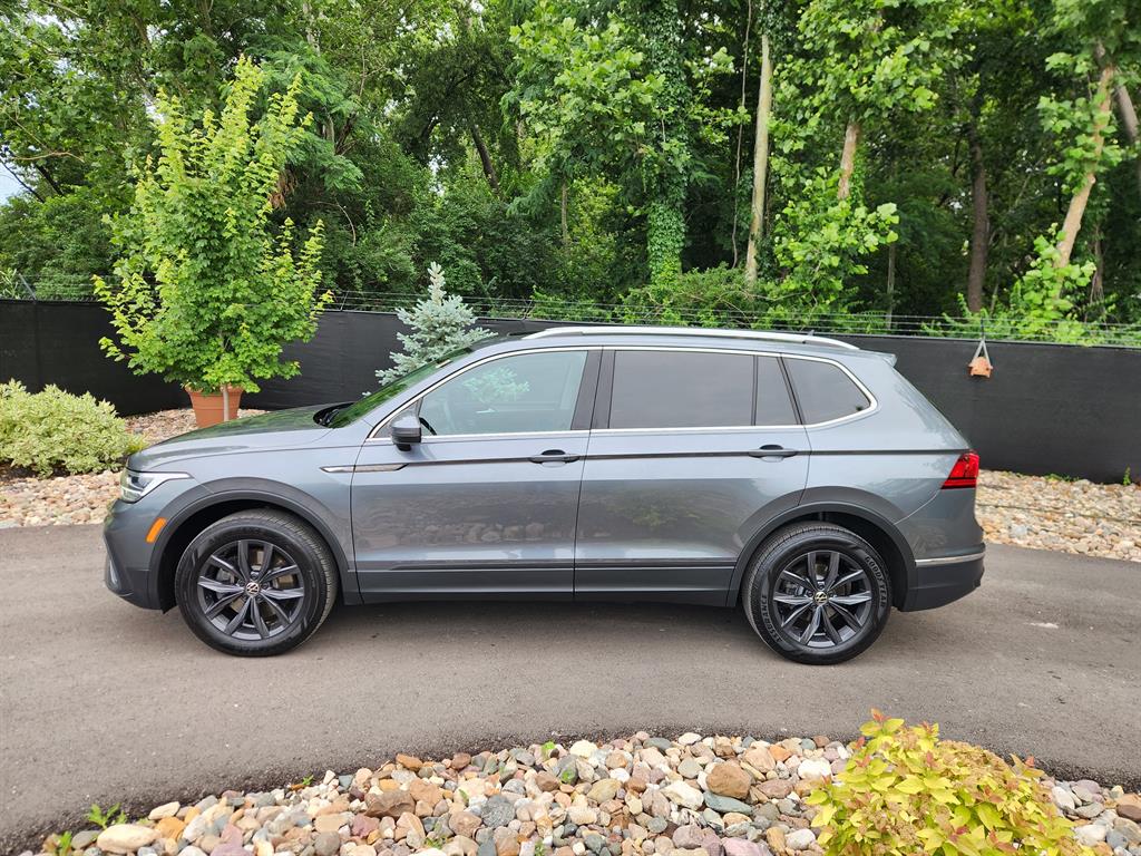 Used 2024 Volkswagen Tiguan SE with VIN 3VVMB7AX1RM034623 for sale in Kansas City
