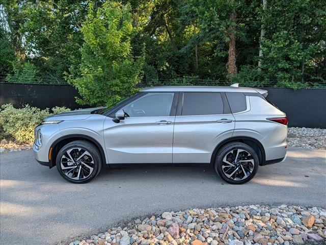 Used 2024 Mitsubishi Outlander SE with VIN JA4J4VA81RZ078624 for sale in Kansas City