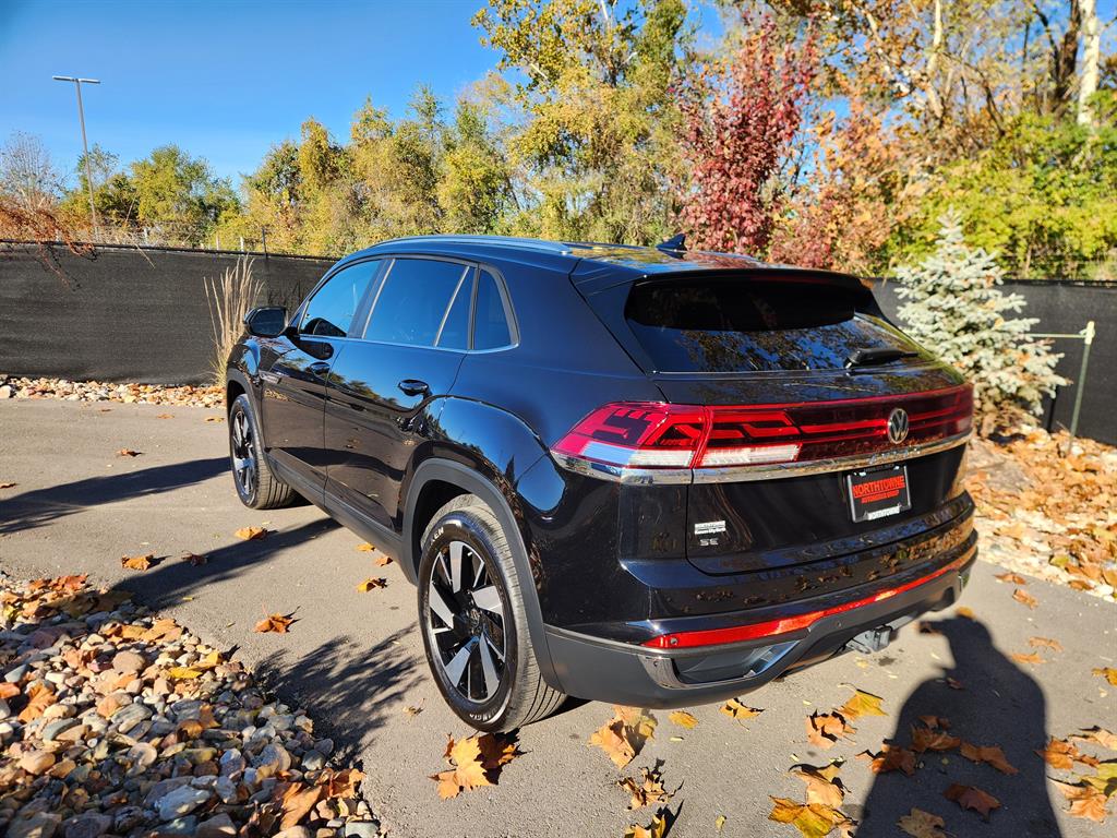2024 Volkswagen Atlas Cross Sport SE Technology photo 2