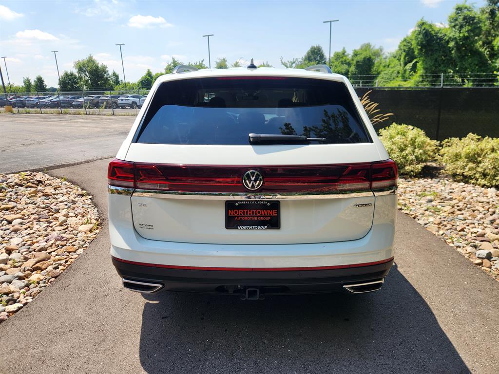 2024 Volkswagen Atlas SE Technology photo 2