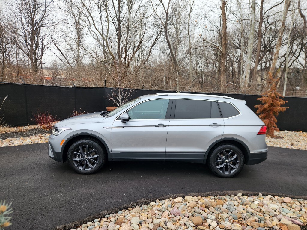 Used 2022 Volkswagen Tiguan SE with VIN 3VV2B7AX4NM042071 for sale in Kansas City
