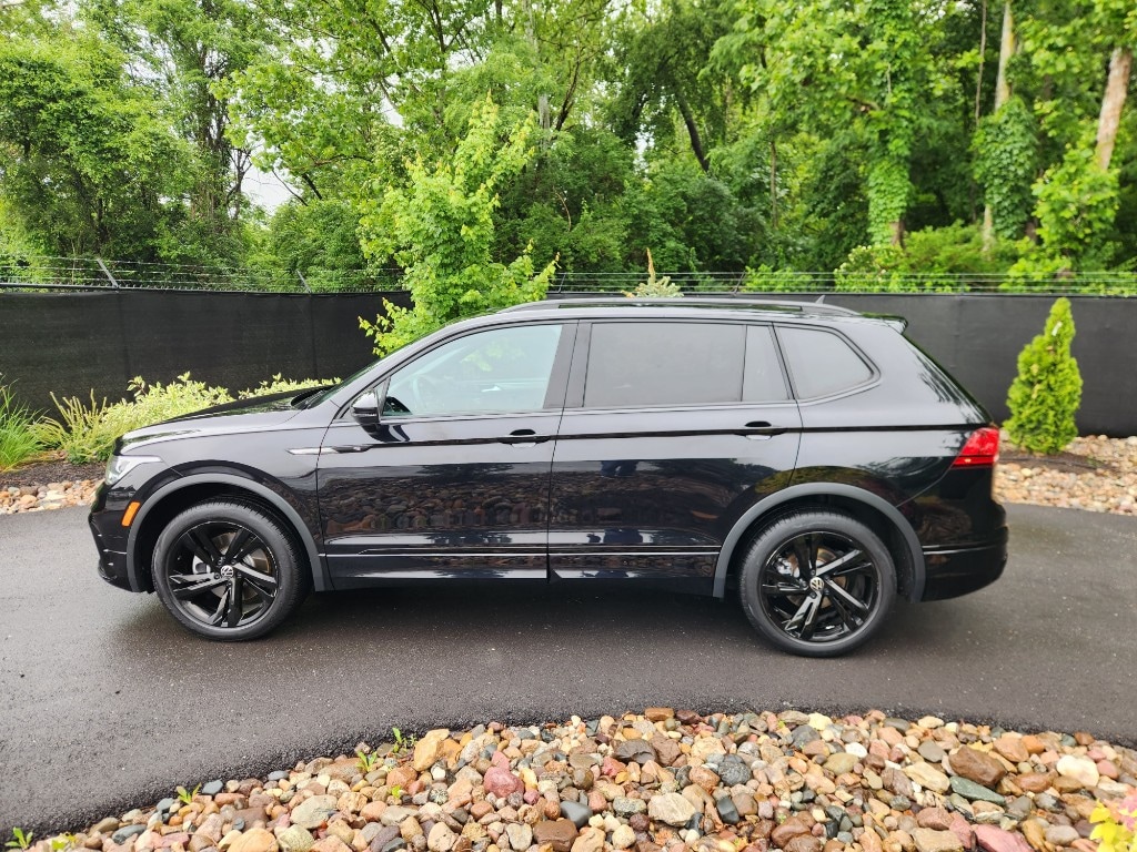 Used 2023 Volkswagen Tiguan SE R-LINE BLACK with VIN 3VV8B7AX0PM038502 for sale in Kansas City