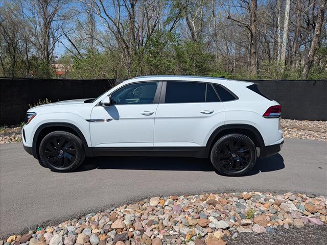 Used 2024 Volkswagen Atlas Cross Sport SE w/Tech with VIN 1V2KE2CA5RC203129 for sale in Kansas City