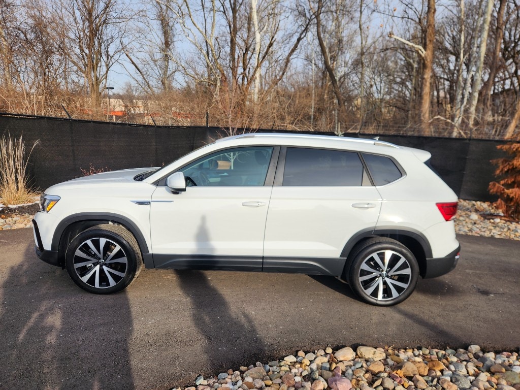 Used 2024 Volkswagen Taos SE with VIN 3VVEX7B26RM001383 for sale in Kansas City