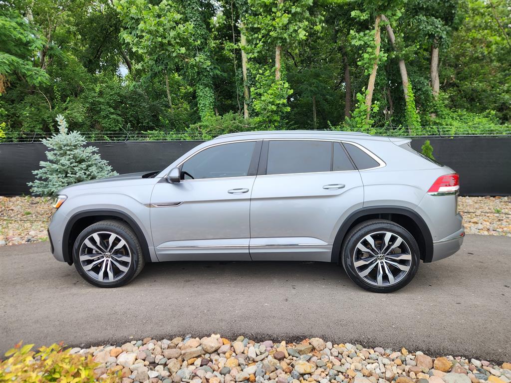 Used 2022 Volkswagen Atlas Cross Sport SEL Premium R-Line with VIN 1V2FE2CA2NC228033 for sale in Kansas City