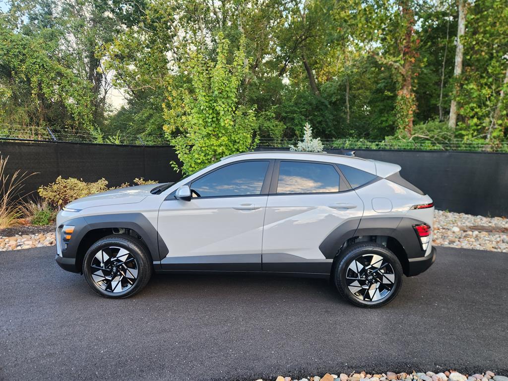 2024 Hyundai Kona SEL photo 2