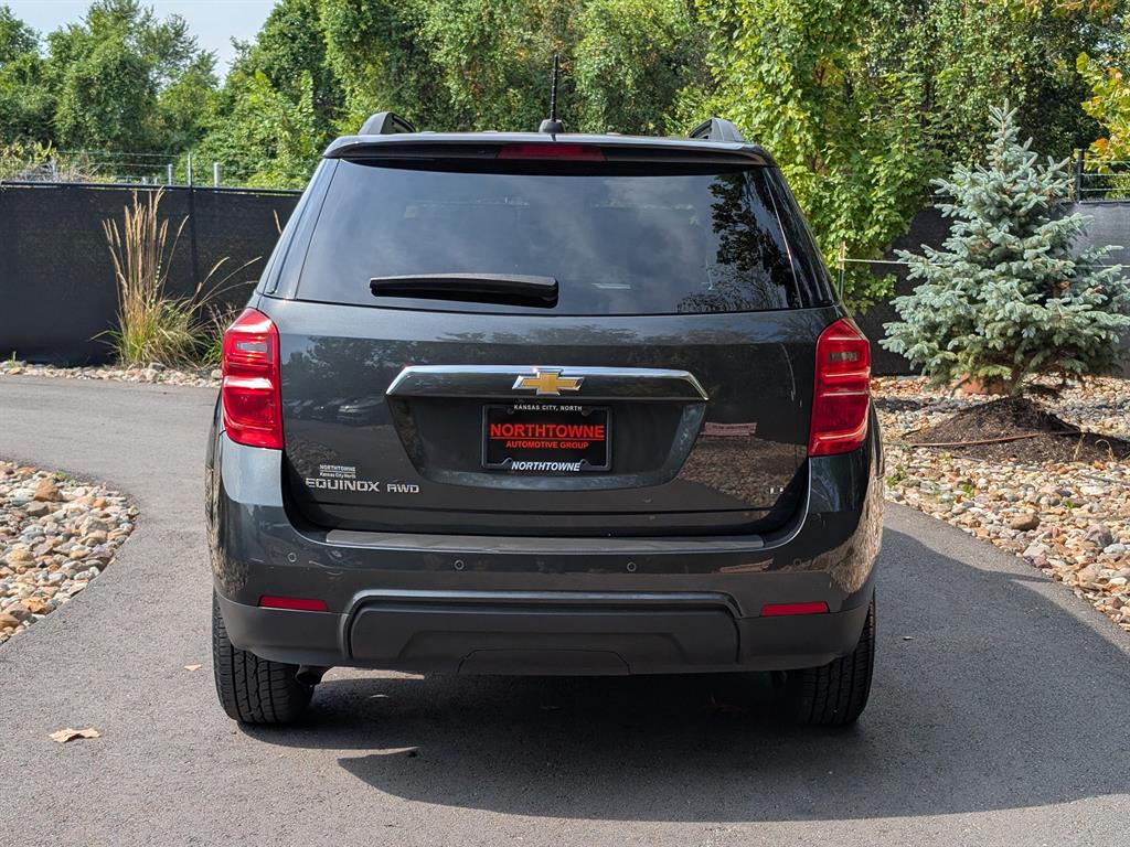2017 Chevrolet Equinox LT photo 4