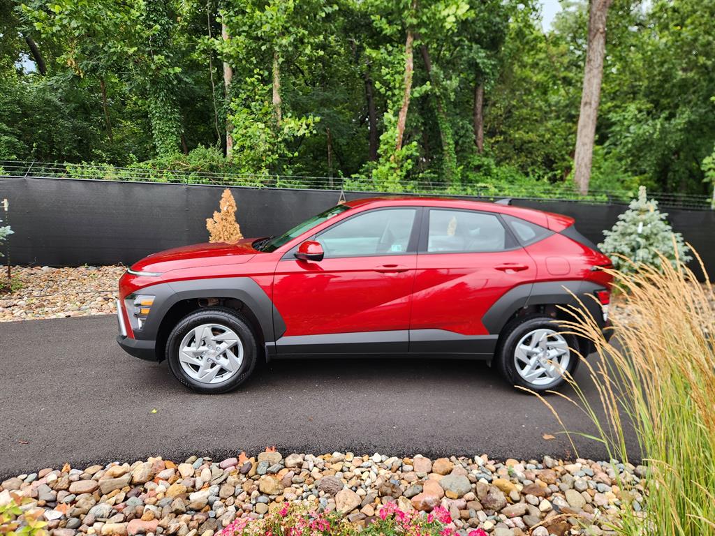 Used 2024 Hyundai Kona SE with VIN KM8HACAB6RU147331 for sale in Kansas City