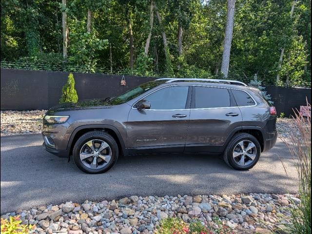 Used 2019 Jeep Cherokee Limited with VIN 1C4PJMDX9KD461672 for sale in Kansas City