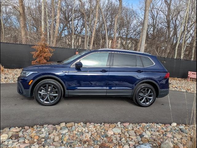 Used 2024 Volkswagen Tiguan SE with VIN 3VVMB7AX0RM008837 for sale in Kansas City