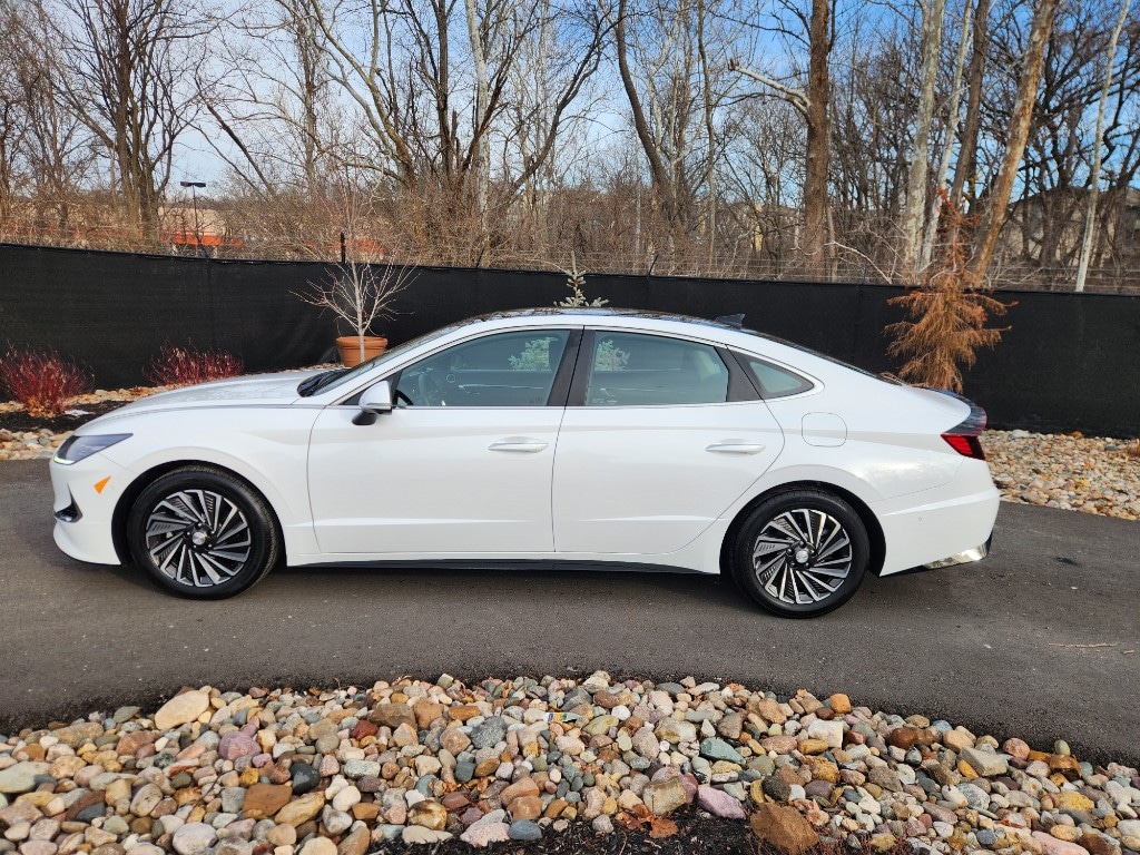 Used 2023 Hyundai Sonata Hybrid Limited with VIN KMHL54JJ4PA073160 for sale in Kansas City