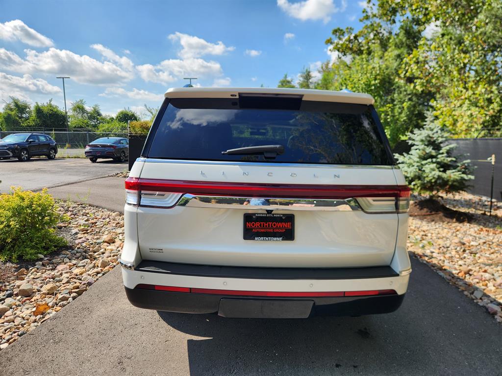 2022 Lincoln Navigator Reserve photo 2