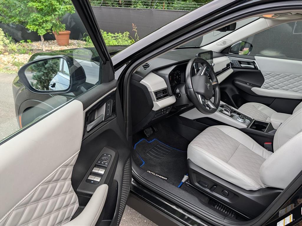 2024 Mitsubishi Outlander Plug-in Hybrid SEL - Photo 31
