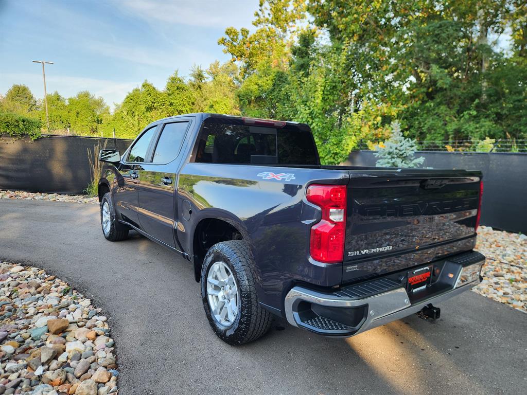 2023 Chevrolet Silverado 1500 LT photo 2