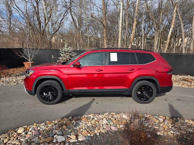 Used 2022 Volkswagen Atlas SE w/Tech with VIN 1V2JP2CA8NC516417 for sale in Kansas City