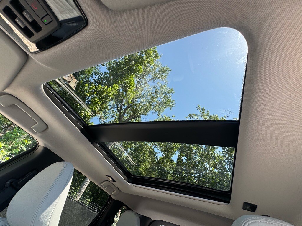 2025 Mitsubishi Outlander SEL Platinum Edition - Photo 38