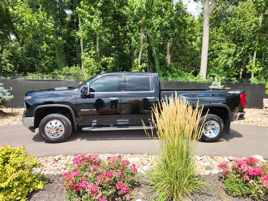 Used 2024 Chevrolet Silverado 3500HD LTZ with VIN 1GC4YUEY2RF298528 for sale in Kansas City