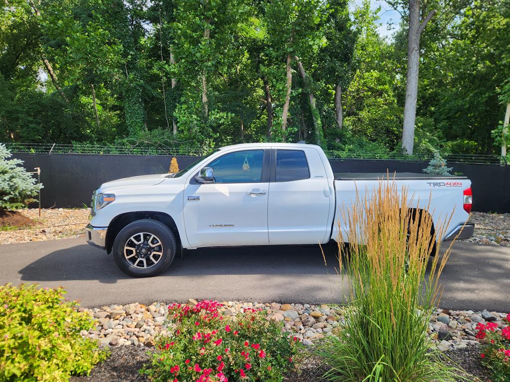 Used 2020 Toyota Tundra Limited with VIN 5TFBY5F17LX876557 for sale in Kansas City
