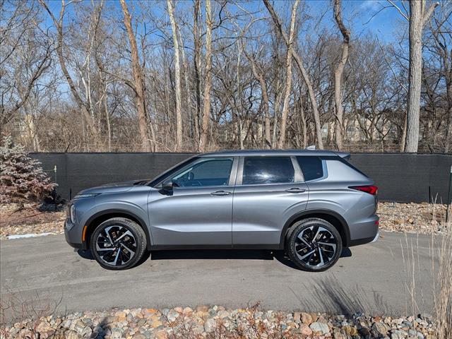 Used 2024 Mitsubishi Outlander SE with VIN JA4J4VA88RZ037830 for sale in Kansas City