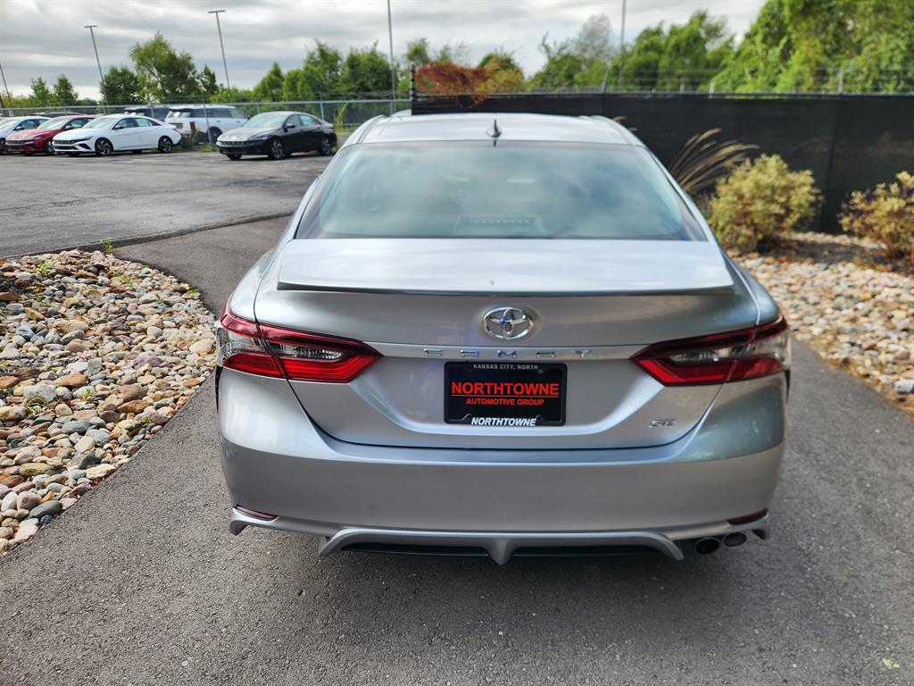 2024 Toyota Camry SE photo 4
