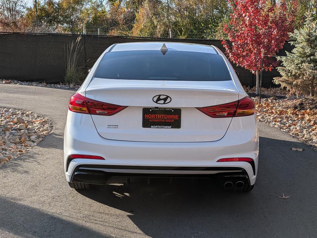2017 Hyundai Elantra Sport photo 4