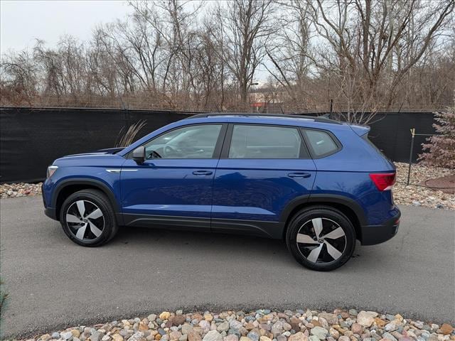 Used 2024 Volkswagen Taos S with VIN 3VV8X7B21RM021490 for sale in Kansas City